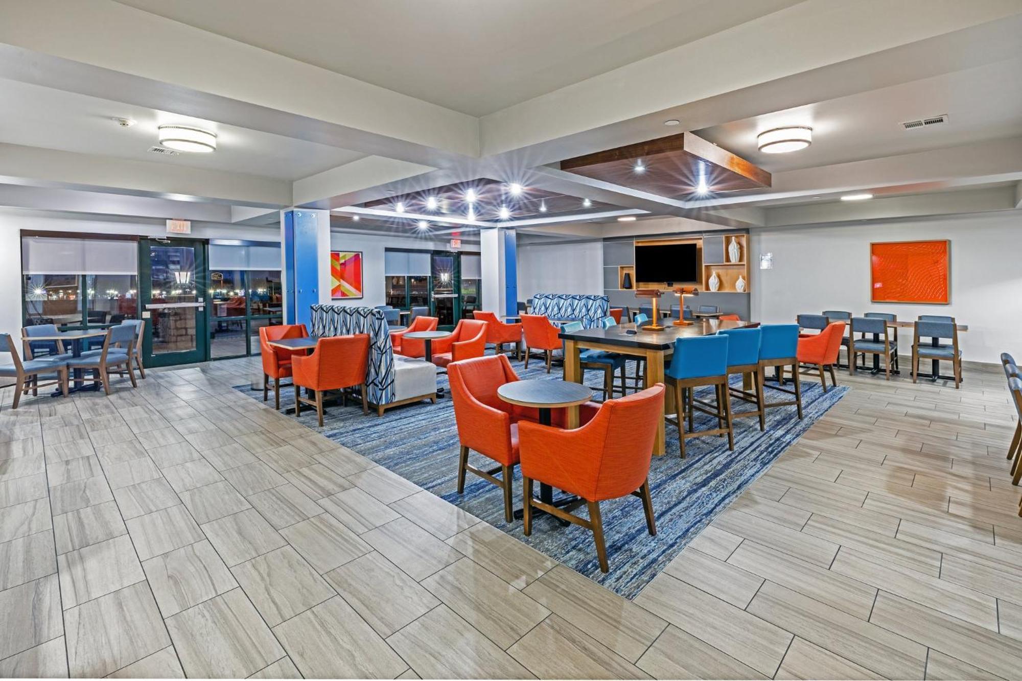 Holiday Inn Express & Suites Tulsa S Broken Arrow Hwy 51 By Ihg Ngoại thất bức ảnh