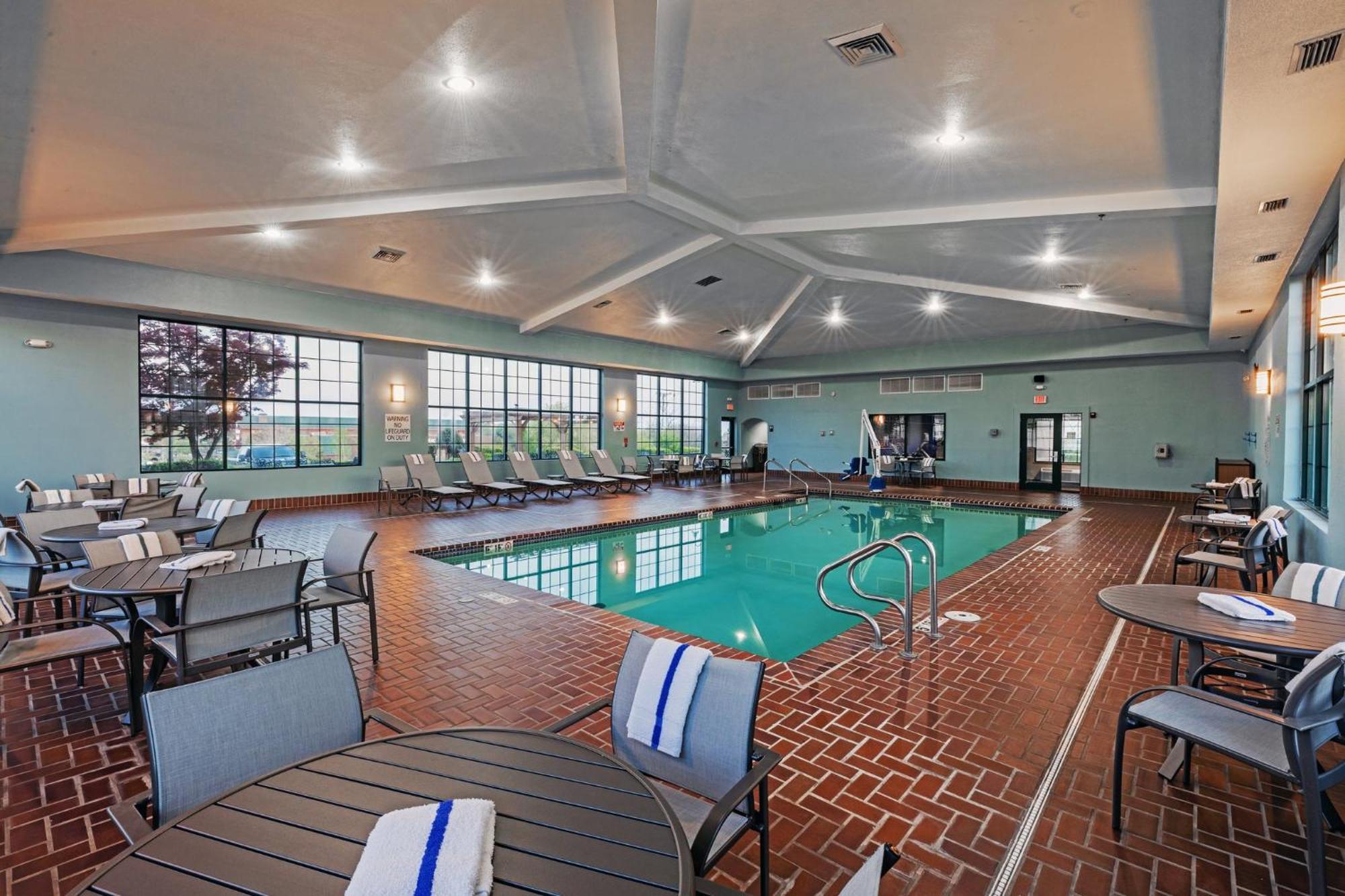 Holiday Inn Express & Suites Tulsa S Broken Arrow Hwy 51 By Ihg Ngoại thất bức ảnh