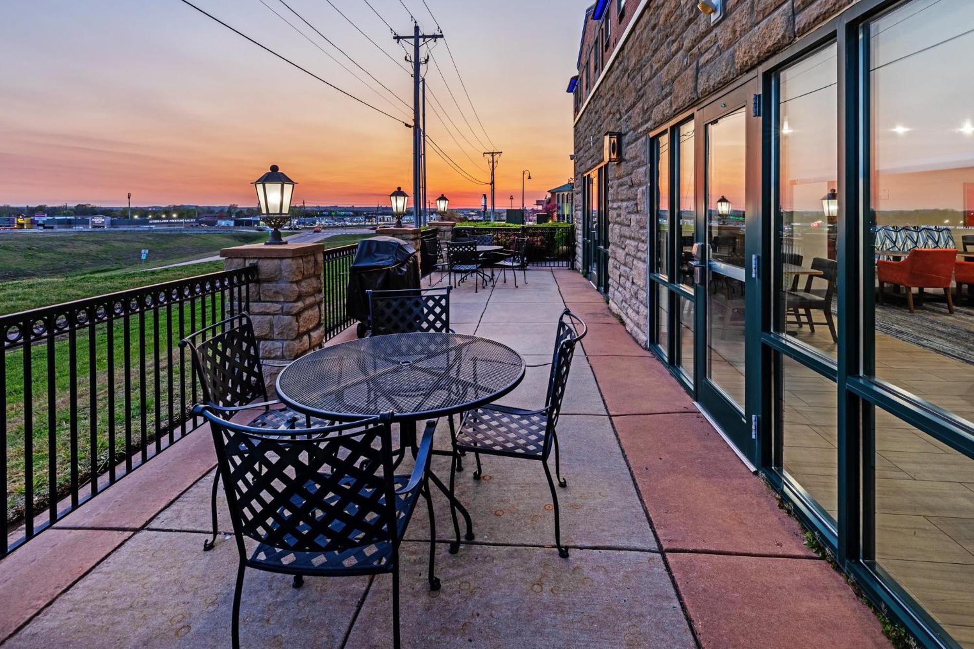 Holiday Inn Express & Suites Tulsa S Broken Arrow Hwy 51 By Ihg Ngoại thất bức ảnh
