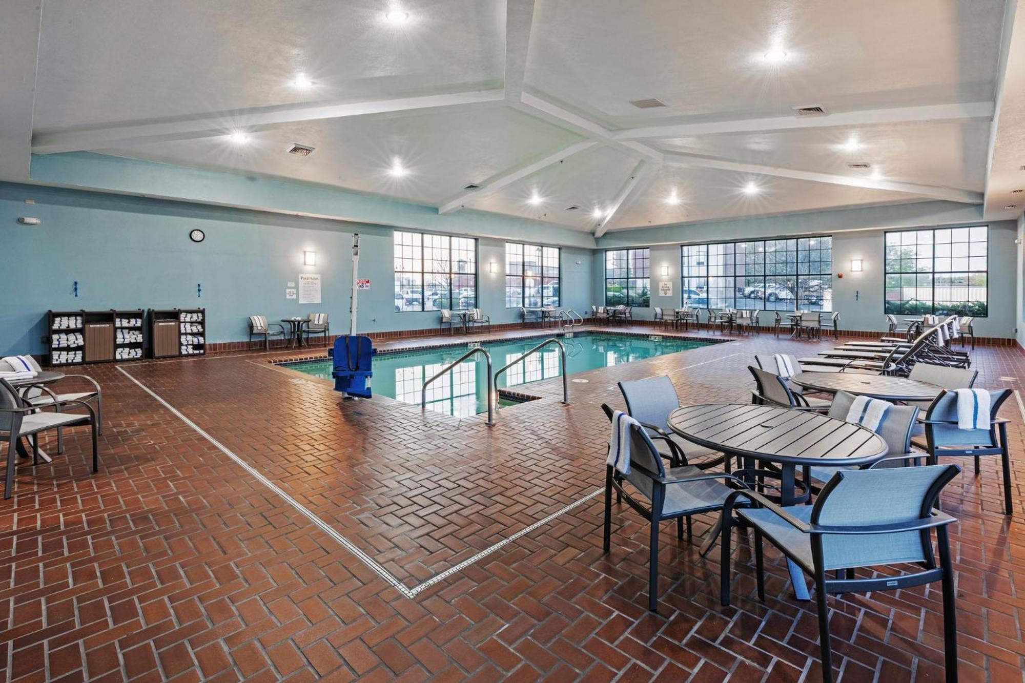 Holiday Inn Express & Suites Tulsa S Broken Arrow Hwy 51 By Ihg Ngoại thất bức ảnh